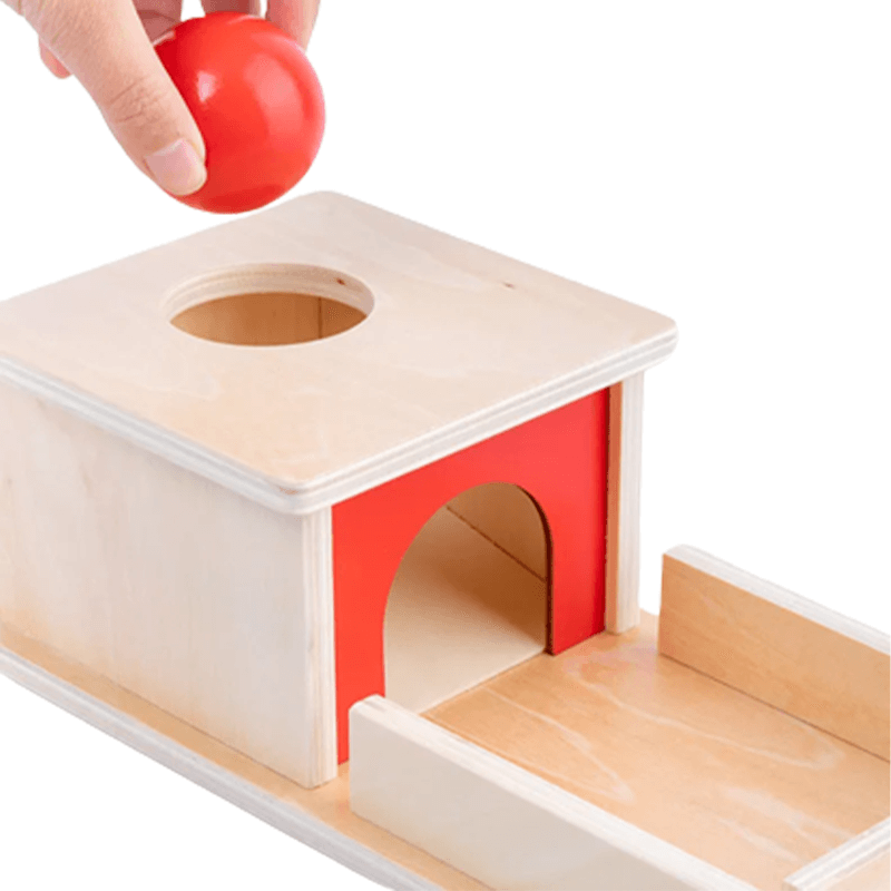 Montessori-Objektpermanenz-Box aus Holz mit Ball