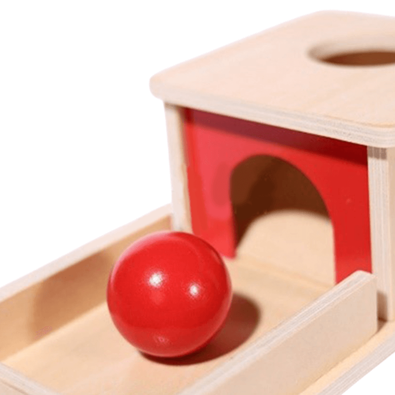 Montessori-Objektpermanenz-Box aus Holz mit Ball