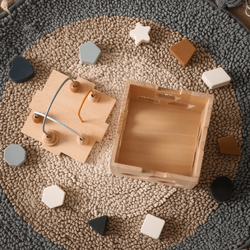 Montessori - Aktivitätswürfel aus Holz mit geometrischer Form aus Silikon