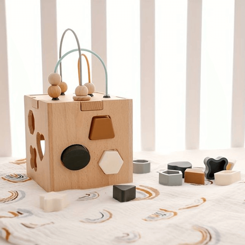 Montessori - Aktivitätswürfel aus Holz mit geometrischer Form aus Silikon