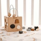 Montessori - Aktivitätswürfel aus Holz mit geometrischer Form aus Silikon