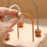 Montessori - Aktivitätswürfel aus Holz mit geometrischer Form aus Silikon