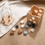 Montessori - Aktivitätswürfel aus Holz mit geometrischer Form aus Silikon